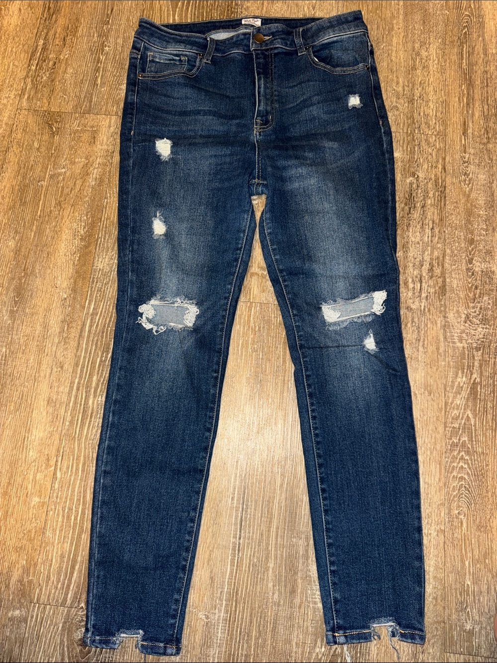 White Birch Size L Dark Blue Distressed Women's Skinny Jeans Soft & Stretchy